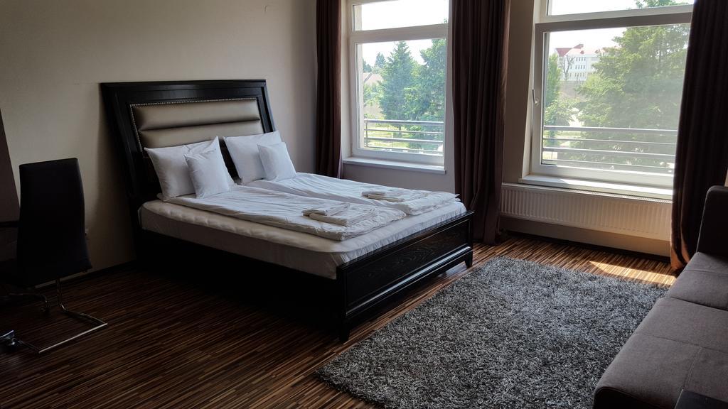 Sunlight Studio Apartment Oradea Exterior foto